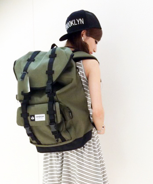 YAKPAK（ヤックパック）の「【YAKPAK】ヤックパック フラップBIGリュック（バックパック/リュック・メンズ・ブラック/オリーブ/スカイブルー/ベージュ・FREE）」の4枚目の写真