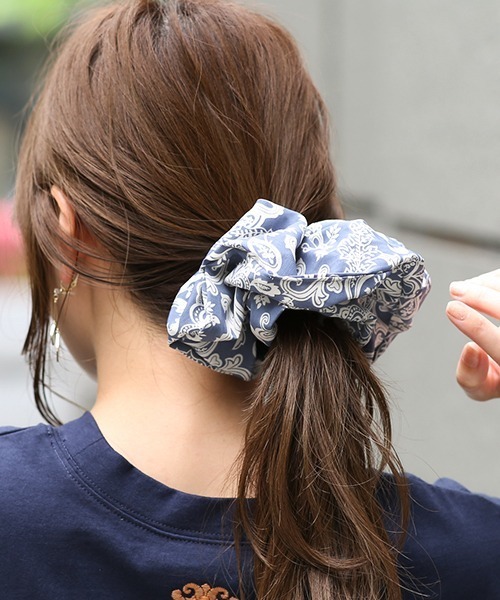 チチカカ（チチカカ）の「ペイズリービッグシュシュ（シュシュ・レディース・ブルー/ブラック・FREE）」の2枚目の写真