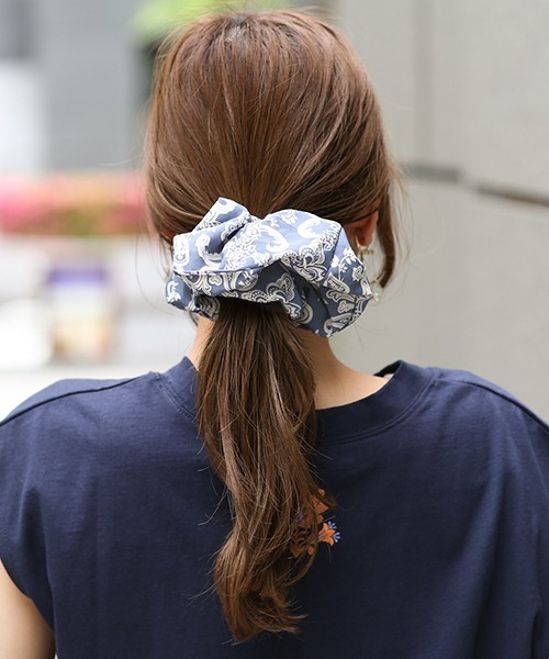 チチカカ（チチカカ）の「ペイズリービッグシュシュ（シュシュ・レディース・ブルー/ブラック・FREE）」の4枚目の写真