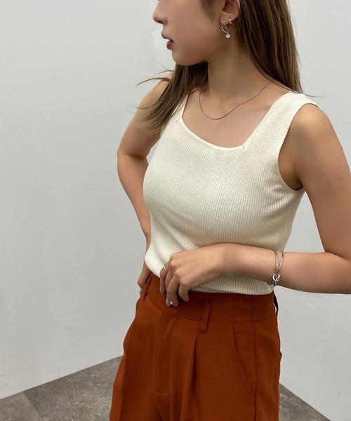 apres jour mignon（アプレジュールミニョン）の「スクエアネックニットタンク【ZOZOTOWN限定アイテム】（タンクトップ・レディース・ブラック/アイボリー/グリーン系その他/オレンジ系その他/ライトベージュ・フリー/X-LARGE）」の7枚目の写真