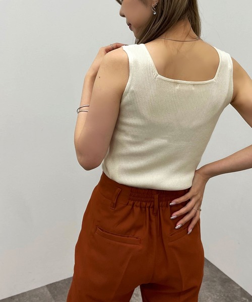 apres jour mignon（アプレジュールミニョン）の「スクエアネックニットタンク【ZOZOTOWN限定アイテム】（タンクトップ・レディース・ブラック/アイボリー/グリーン系その他/オレンジ系その他/ライトベージュ・フリー/X-LARGE）」の8枚目の写真