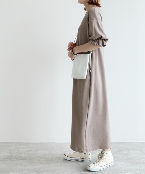 reca(レカ)の「タック袖ロングワンピース(ワンピース・レディース・ブラック/アイボリー/グレイッシュベージュ・FREE)」の8枚目の写真