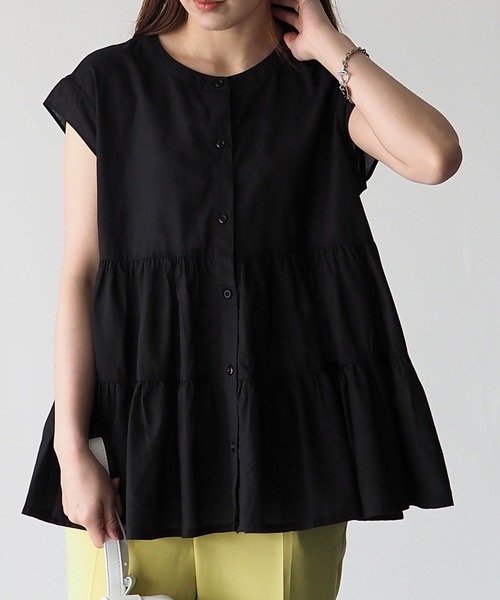 Riberry(リベリー)の「フレンチティアードブラウス(シャツ/ブラウス・レディース・オフホワイト/ブラック/ベージュ・MEDIUM)」の2枚目の写真