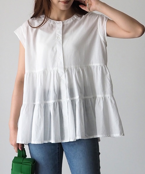 Riberry(リベリー)の「フレンチティアードブラウス(シャツ/ブラウス・レディース・オフホワイト/ブラック/ベージュ・MEDIUM)」の4枚目の写真