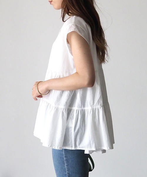 Riberry(リベリー)の「フレンチティアードブラウス(シャツ/ブラウス・レディース・オフホワイト/ブラック/ベージュ・MEDIUM)」の6枚目の写真