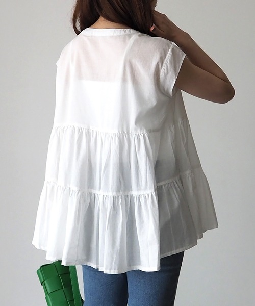 Riberry(リベリー)の「フレンチティアードブラウス(シャツ/ブラウス・レディース・オフホワイト/ブラック/ベージュ・MEDIUM)」の7枚目の写真