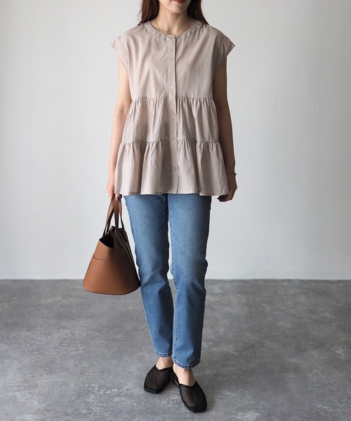 Riberry(リベリー)の「フレンチティアードブラウス(シャツ/ブラウス・レディース・オフホワイト/ブラック/ベージュ・MEDIUM)」の13枚目の写真