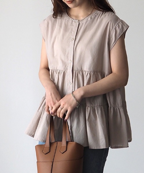 Riberry(リベリー)の「フレンチティアードブラウス(シャツ/ブラウス・レディース・オフホワイト/ブラック/ベージュ・MEDIUM)」の10枚目の写真