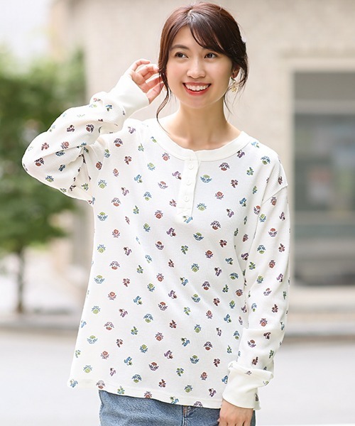 チチカカ（チチカカ）の「ブロックフラワーワッフルロングＴシャツ（Tシャツ/カットソー・レディース・ホワイト/ブルー/ライトグレー・FREE）」の2枚目の写真