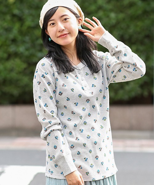 チチカカ（チチカカ）の「ブロックフラワーワッフルロングＴシャツ（Tシャツ/カットソー・レディース・ホワイト/ブルー/ライトグレー・FREE）」の3枚目の写真