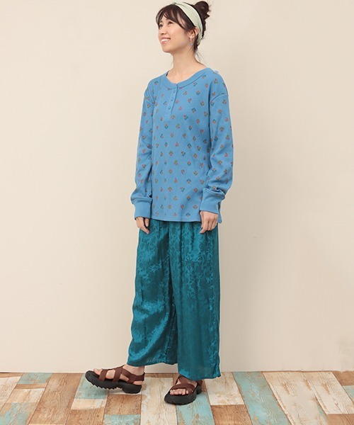 チチカカ（チチカカ）の「ブロックフラワーワッフルロングＴシャツ（Tシャツ/カットソー・レディース・ホワイト/ブルー/ライトグレー・FREE）」の4枚目の写真