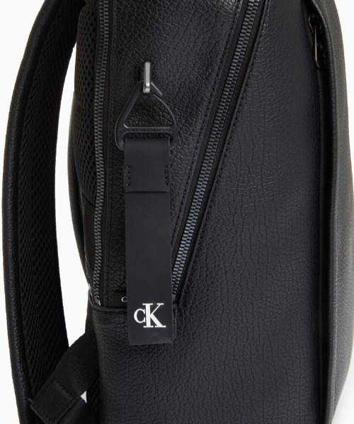 Calvin Klein Jeans（カルヴァンクラインジーンズ）の「CKJ TAGGED スリム バックパック（バックパック/リュック・メンズ・ブラック・FREE）」の3枚目の写真