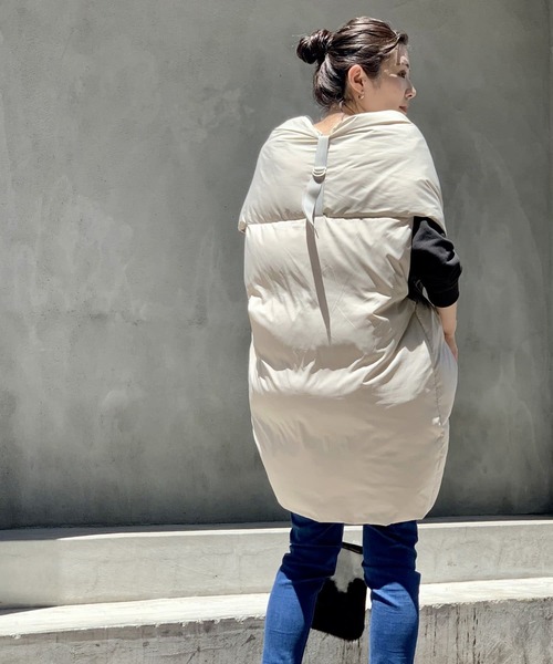 BEARDSLEY（ビアズリー）の「腰回りまで包まれる安心感ダウンベスト（ダウンベスト・レディース・アイボリー/ブラック・FREE）」の16枚目の写真