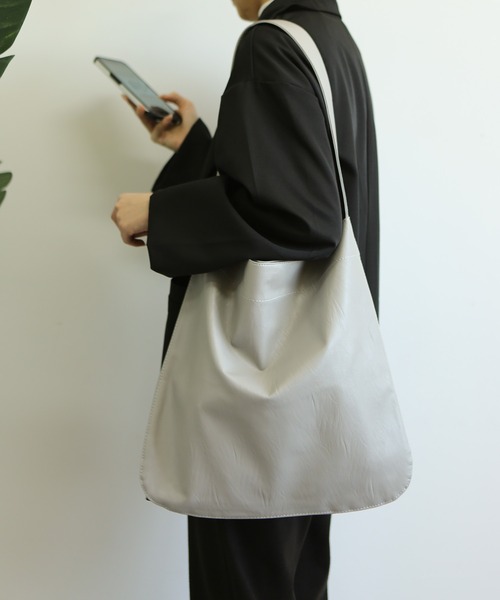 TABI PAL（タビパル）の「柔らかい　大容量　ショルダーバッグ（ショルダーバッグ・レディース・ブラック/グレー/ブラウン/ワインレッド・FREE）」の3枚目の写真