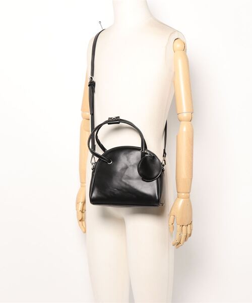 SPINNS（スピンズ）の「【2WAY仕様】フェイクレザーボストンショルダーバッグ（ハンドバッグ・レディース・ブラック/アイボリー・ONESIZE）」の17枚目の写真