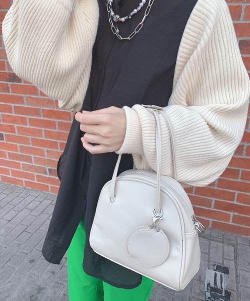 SPINNS（スピンズ）の「【2WAY仕様】フェイクレザーボストンショルダーバッグ（ハンドバッグ・レディース・ブラック/アイボリー・ONESIZE）」の6枚目の写真