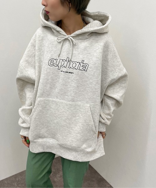 apres jour mignon(アプレジュールミニョン)の「ロゴフーディー 【ZOZOTOWN限定アイテム】【9PO】(パーカー・レディース・ブラック/アイボリー/オートミール/ダークブルー・X-LARGE/フリー)」の4枚目の写真