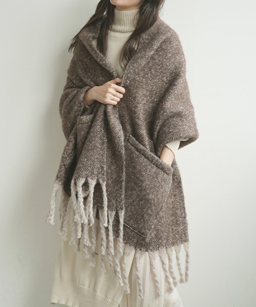 Futier land(フューティアランド)の「ポケット付きツイード風フェイクウールマフラー(マフラー・レディース・ブラック/ブラウン・FREE)」の2枚目の写真