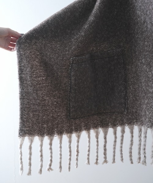 Futier land(フューティアランド)の「ポケット付きツイード風フェイクウールマフラー(マフラー・レディース・ブラック/ブラウン・FREE)」の6枚目の写真