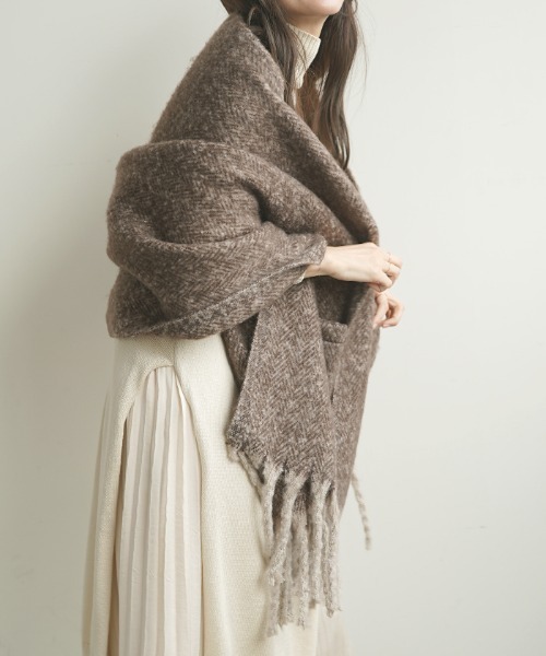 Futier land(フューティアランド)の「ポケット付きツイード風フェイクウールマフラー(マフラー・レディース・ブラック/ブラウン・FREE)」の3枚目の写真