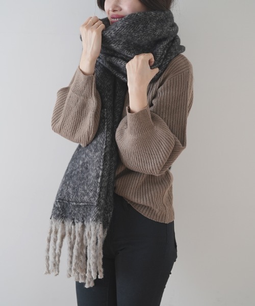 Futier land(フューティアランド)の「ポケット付きツイード風フェイクウールマフラー(マフラー・レディース・ブラック/ブラウン・FREE)」の8枚目の写真