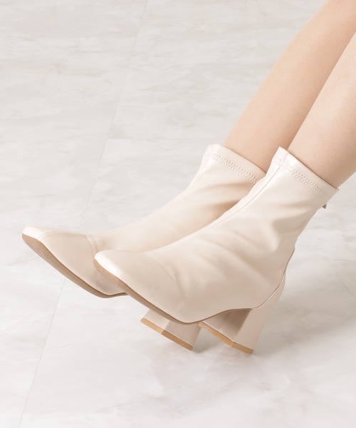 Lace Ladies（レースレディース）の「スクエアトゥ 太ヒールショートブーツ（ブーツ・レディース・ブラック/アイボリー/ベージュ/ブラック系2/ブラウン系2・22.5/23/23.5/24/24.5/25）」の14枚目の写真