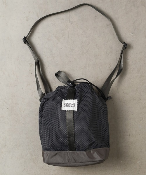 FRANKLIN & MARSHALL（フランクリンマーシャル）の「【FRANKLIN&MARSHALL】Mesh Purse shoulder（ショルダーバッグ・メンズ・ベージュ/グレー・FREE）」の2枚目の写真