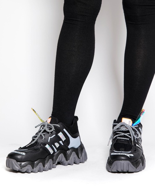 babyShoop（ベイビーシュープ）の「オーロラデザイン厚底スニーカー（スニーカー・レディース・ブラック・MEDIUM/LARGE/X-LARGE/XX-LARGE）」の7枚目の写真