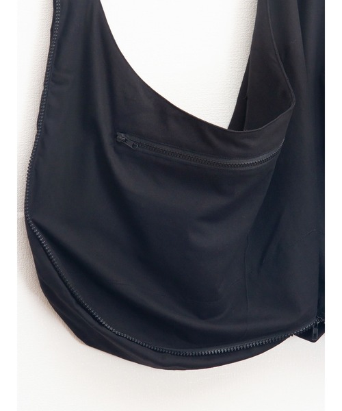 me+em select(ミームセレクト)の「【2way】ロゴ入りベストバック(ショルダーバッグ・メンズ・ブラック・FREE)」の7枚目の写真