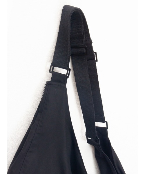 me+em select(ミームセレクト)の「【2way】ロゴ入りベストバック(ショルダーバッグ・メンズ・ブラック・FREE)」の9枚目の写真