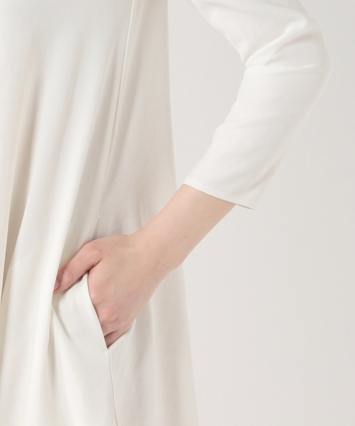 Jewel Changes（ジュエルチェンジズ）の「JOC TAC/PL Vネック Aライン ワンピース / シンプル / フレア / 無地（ワンピース・レディース・オフホワイト/ブラック・フリー）」の8枚目の写真