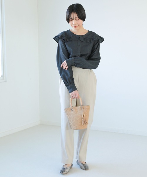 LAKOLE（ラコレ）の「ラッフルカラーデニムブラウス / 272739（シャツ/ブラウス・レディース・ブラック/グレー/クリアブルー・SMALL/MEDIUM）」の5枚目の写真