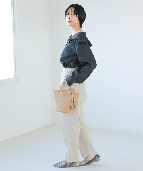 LAKOLE（ラコレ）の「ラッフルカラーデニムブラウス / 272739（シャツ/ブラウス・レディース・ブラック/グレー/クリアブルー・SMALL/MEDIUM）」の6枚目の写真