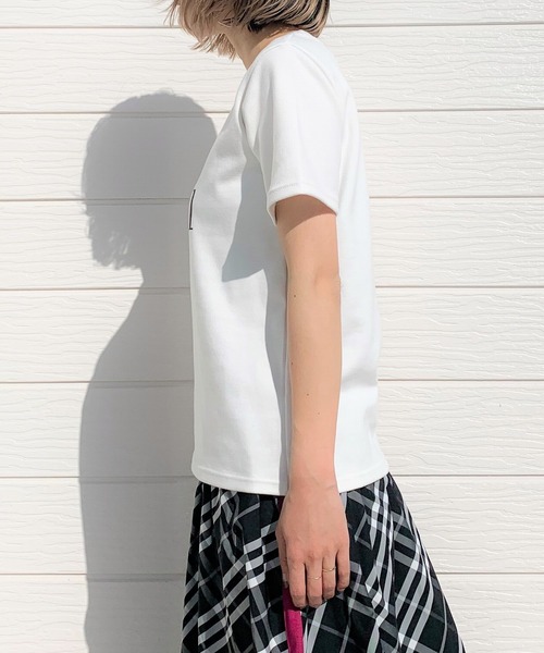 Q(キュー)の「ロゴ半袖T(Tシャツ/カットソー・レディース・アイボリー/ダークグレー・MEDIUM)」の6枚目の写真