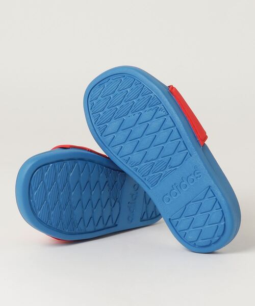 adidas（アディダス）の「アディダス アディレッタ コンフォート × LEGO サンダル / adidas Adilette Comfort × LEGO Slides / アディダス（キッズ/子供用）（サンダル・キッズ・レッド/ブラック×イエロー/ブラック×ホワイト/イエロー×グリーン・18cm/23.0cm/24.0cm/25.0cm/22.0cm/17.0cm/19.0cm/20.0cm/21.0cm）」の19枚目の写真