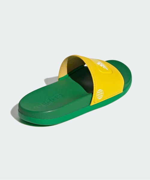 adidas（アディダス）の「アディダス アディレッタ コンフォート × LEGO サンダル / adidas Adilette Comfort × LEGO Slides / アディダス（キッズ/子供用）（サンダル・キッズ・レッド/ブラック×イエロー/ブラック×ホワイト/イエロー×グリーン・18cm/23.0cm/24.0cm/25.0cm/22.0cm/17.0cm/19.0cm/20.0cm/21.0cm）」の9枚目の写真