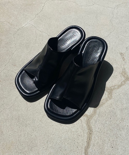 y/m by RIKA（イムバイリカ）の「オーバーカバーミュール（サンダル・レディース・オフホワイト/ブラック・LARGE/MEDIUM/SMALL）」の11枚目の写真