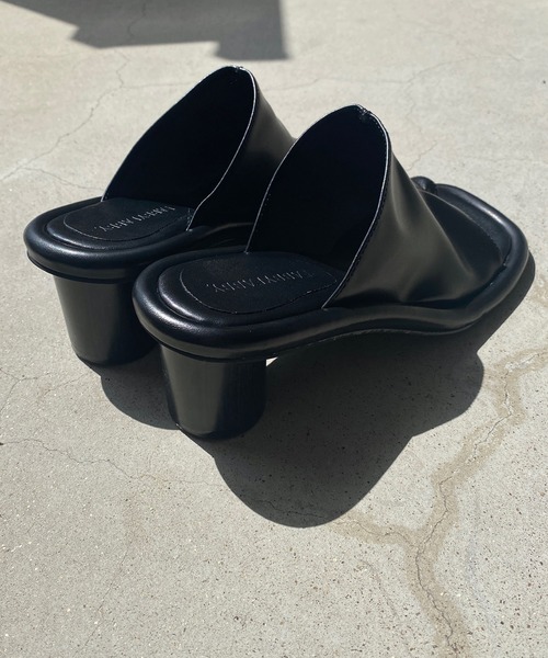 y/m by RIKA（イムバイリカ）の「オーバーカバーミュール（サンダル・レディース・オフホワイト/ブラック・LARGE/MEDIUM/SMALL）」の8枚目の写真