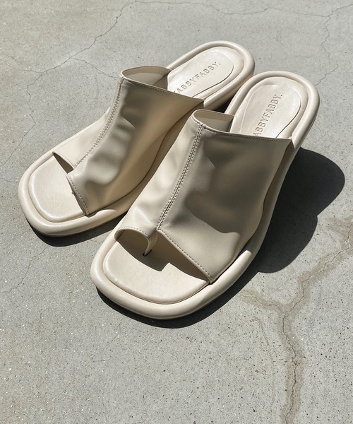 y/m by RIKA（イムバイリカ）の「オーバーカバーミュール（サンダル・レディース・オフホワイト/ブラック・LARGE/MEDIUM/SMALL）」の6枚目の写真