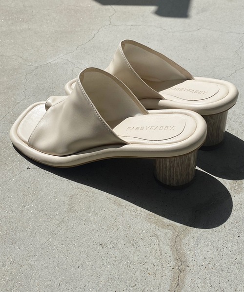 y/m by RIKA（イムバイリカ）の「オーバーカバーミュール（サンダル・レディース・オフホワイト/ブラック・LARGE/MEDIUM/SMALL）」の3枚目の写真