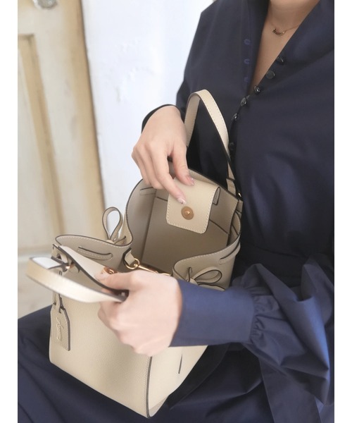 Areeam（アリーム）の「マルチWAYリボンバッグ（トートバッグ・レディース・グレイッシュベージュ/ベージュ・FREE）」の5枚目の写真