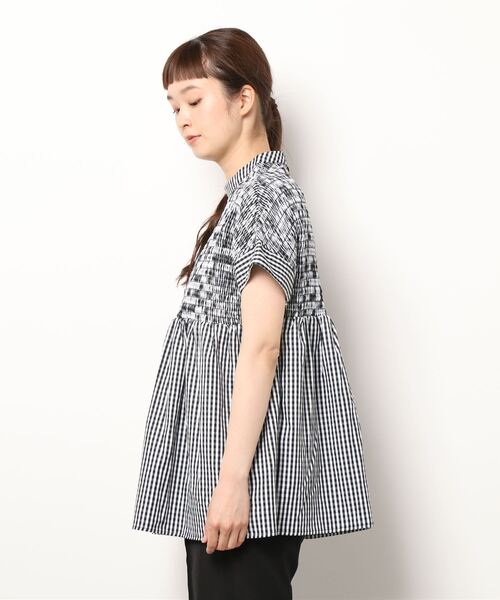 zootie（ズーティー）の「シャーリングギャザー フレアブラウス（シャツ/ブラウス・レディース・ブラック/ブラック×ホワイト・M）」の13枚目の写真