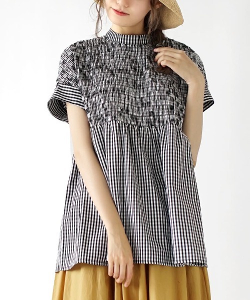 zootie（ズーティー）の「シャーリングギャザー フレアブラウス（シャツ/ブラウス・レディース・ブラック/ブラック×ホワイト・M）」の2枚目の写真