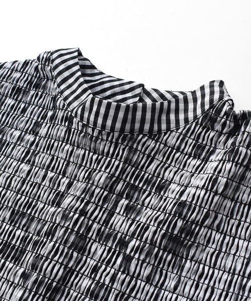 zootie（ズーティー）の「シャーリングギャザー フレアブラウス（シャツ/ブラウス・レディース・ブラック/ブラック×ホワイト・M）」の10枚目の写真