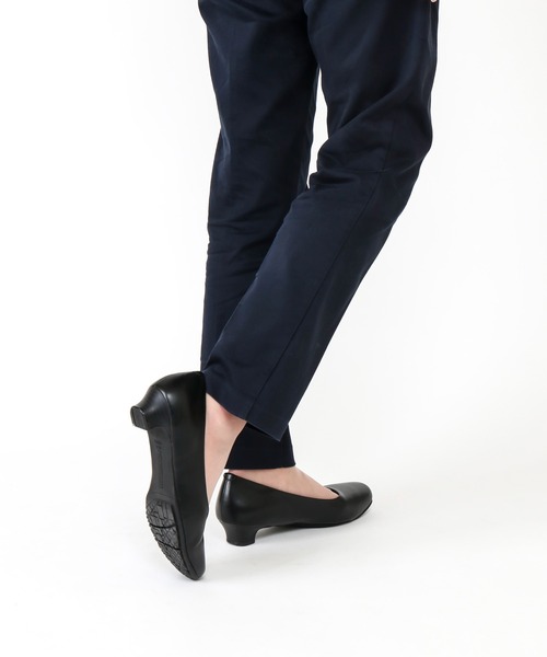 Lady worker（レディワーカー）の「3cm 4E　ゆったりパンプス（パンプス・レディース・ブラック・23.0cm/23.5cm/22.5cm/25.0cm/24.0cm/22.0cm/24.5cm/21.5cm）」の6枚目の写真