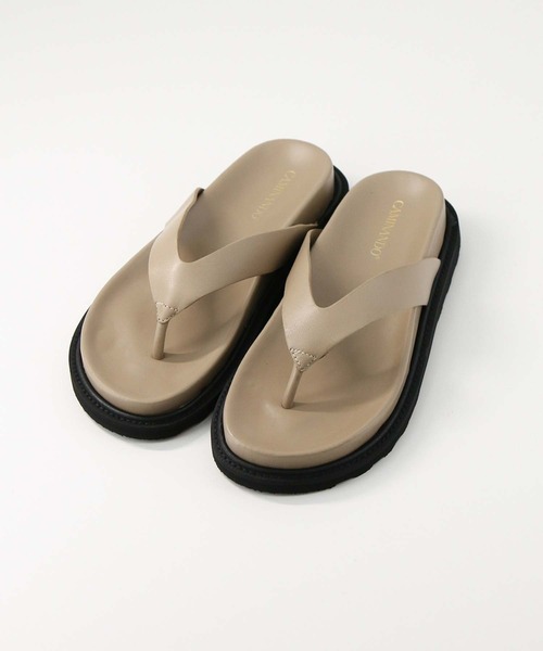 CAMINANDO（カミナンド）の「レザートングサンダル（サンダル・レディース・ブラック/ベージュ・23.5/24/23）」の6枚目の写真