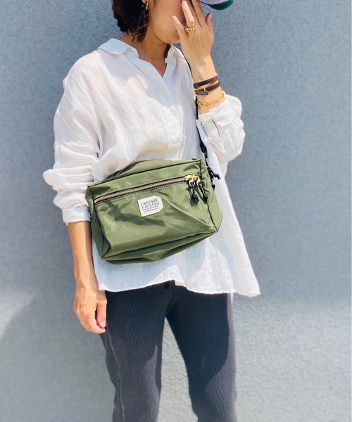 FREDRIK PACKERS(フレドリックパッカーズ)の「FREDRIK PACKERS / フレドリックパッカーズ / 420D SNUG SHOULDER(M)(ショルダーバッグ・レディース・ブラック/オリーブ/ネイビー/タン/ホワイト/シルバー/カーキ/チャコールグレー・ONESIZE)」の5枚目の写真