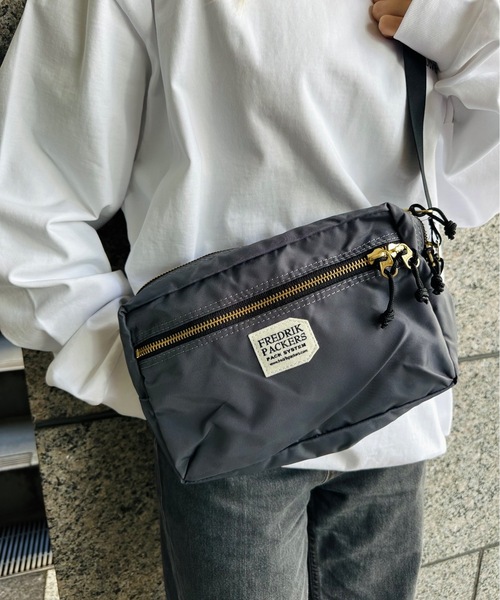 FREDRIK PACKERS(フレドリックパッカーズ)の「FREDRIK PACKERS / フレドリックパッカーズ / 420D SNUG SHOULDER(M)(ショルダーバッグ・レディース・ブラック/オリーブ/ネイビー/タン/ホワイト/シルバー/カーキ/チャコールグレー・ONESIZE)」の18枚目の写真