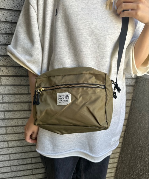 FREDRIK PACKERS(フレドリックパッカーズ)の「FREDRIK PACKERS / フレドリックパッカーズ / 420D SNUG SHOULDER(M)(ショルダーバッグ・レディース・ブラック/オリーブ/ネイビー/タン/ホワイト/シルバー/カーキ/チャコールグレー・ONESIZE)」の19枚目の写真