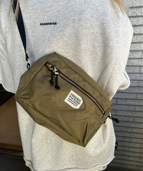 FREDRIK PACKERS(フレドリックパッカーズ)の「FREDRIK PACKERS / フレドリックパッカーズ / 420D SNUG SHOULDER(M)(ショルダーバッグ・レディース・ブラック/オリーブ/ネイビー/タン/ホワイト/シルバー/カーキ/チャコールグレー・ONESIZE)」の22枚目の写真